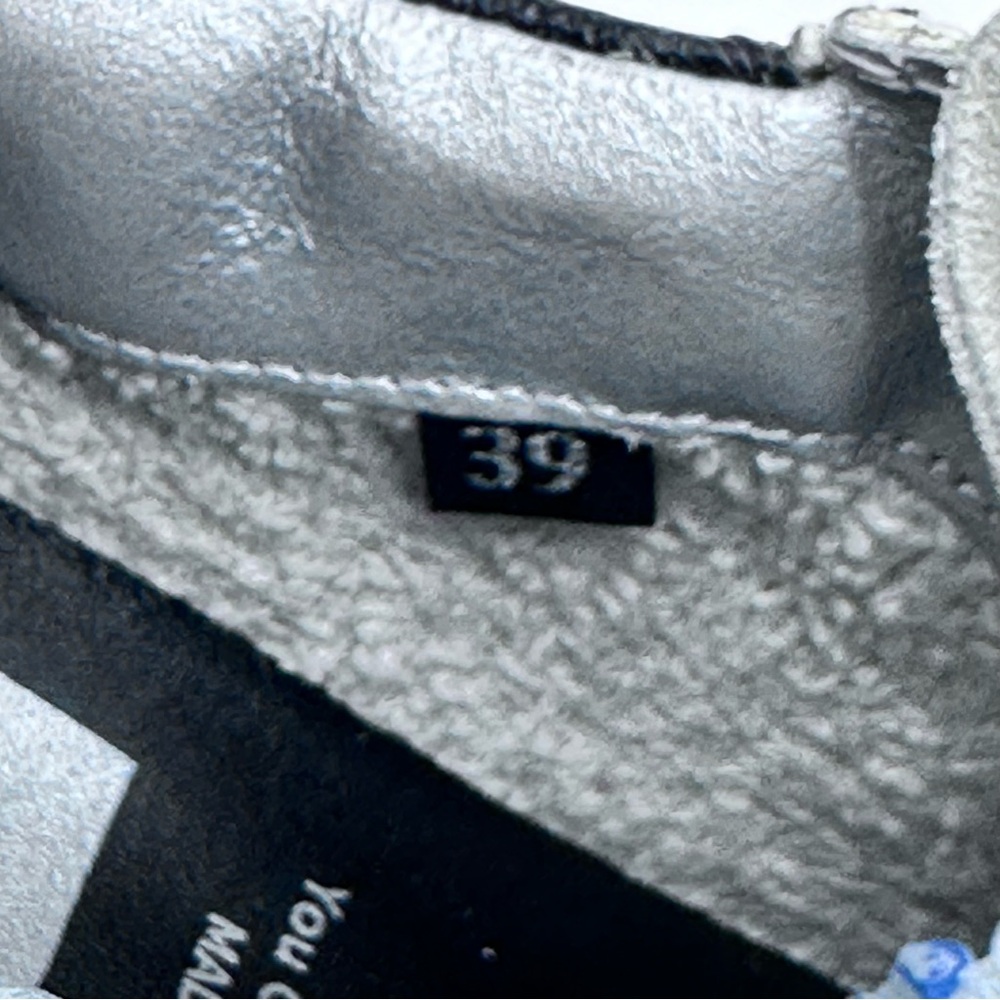 P448 Thea Sneakers. Size 9 - Picture 11 of 12